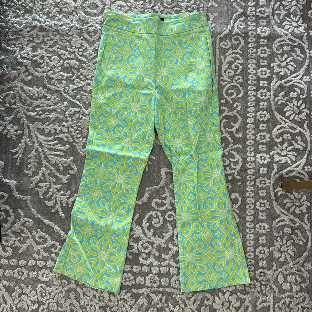 Tahari Green and Yellow Casual Bottoms with Retro Flair